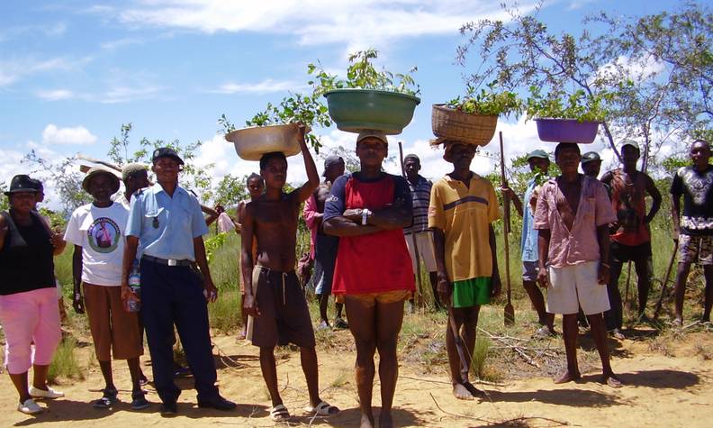 Sensibilisation de la population locale - Protéger le lémur aux yeux turquoise en préservant son habitat - Programme Madagascar - Association Beauval Nature